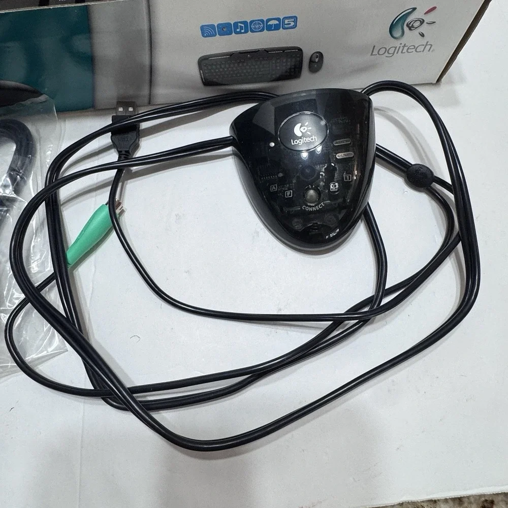 Logitech Cordless Desktop EX 110 Wireless Keyboard and Mouse Combo No CD